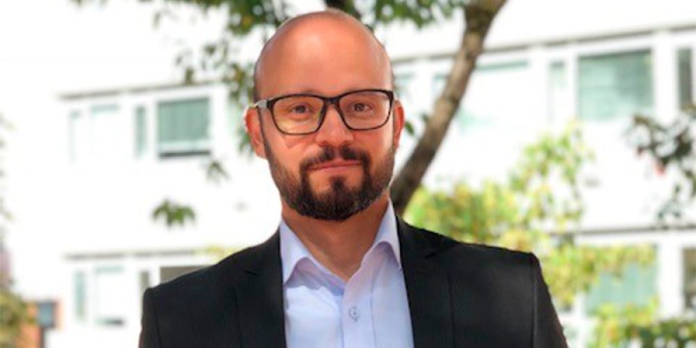 Victor M Mijares